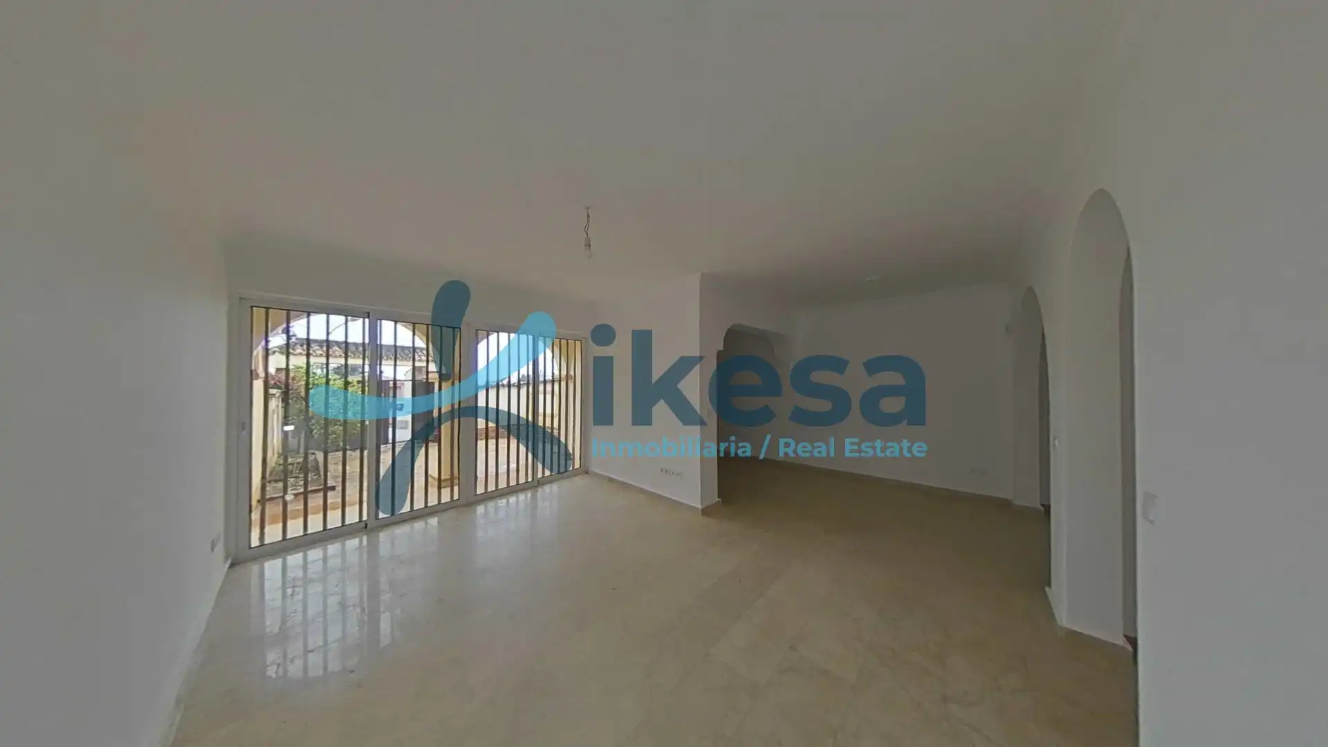 Casa adosada en venda en Marbella amb Jardí privat