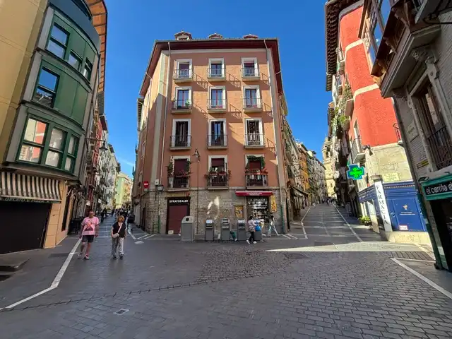 Vista exterior de Piso de alquiler en  Pamplona / Iruña con Calefacción, Parquet y Amueblado