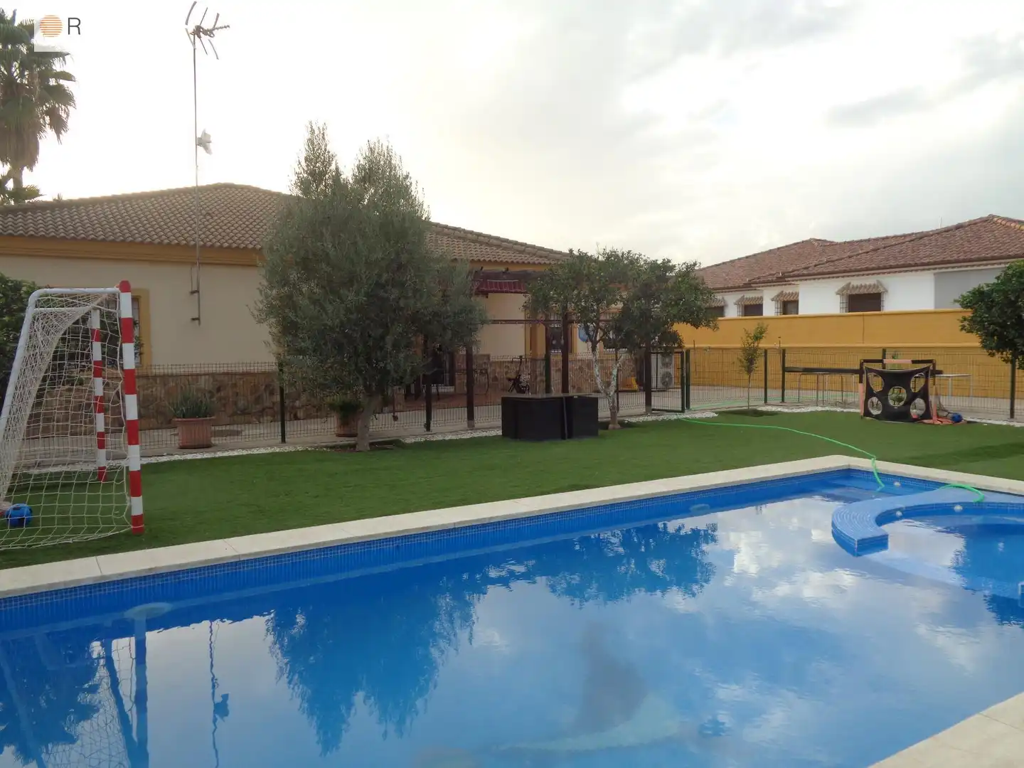 Piscina de Casa o chalet en venta en Córdoba con Aire acondicionado, Jardín privado y Trastero