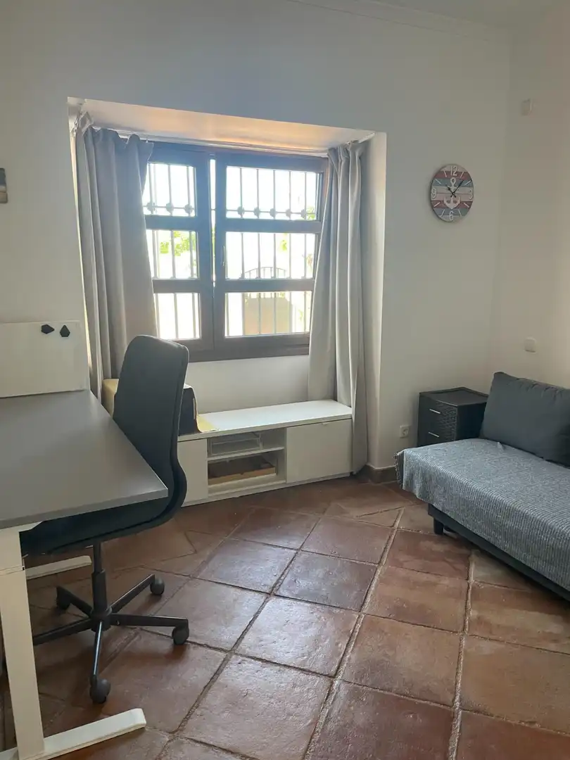 Habitación de Casa adosada en venta en Benahavís con Aire acondicionado, Jardín privado y Terraza