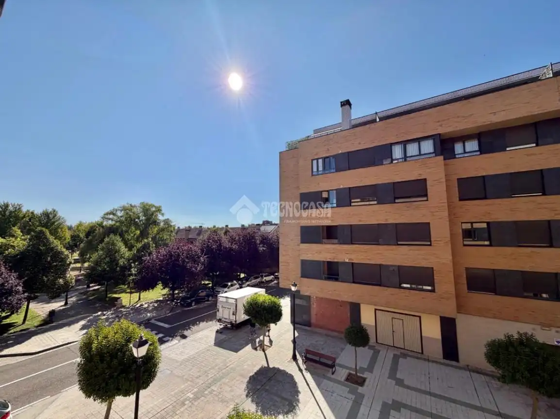 Vista exterior de Pis en venda en Palencia amb Parquet i Traster