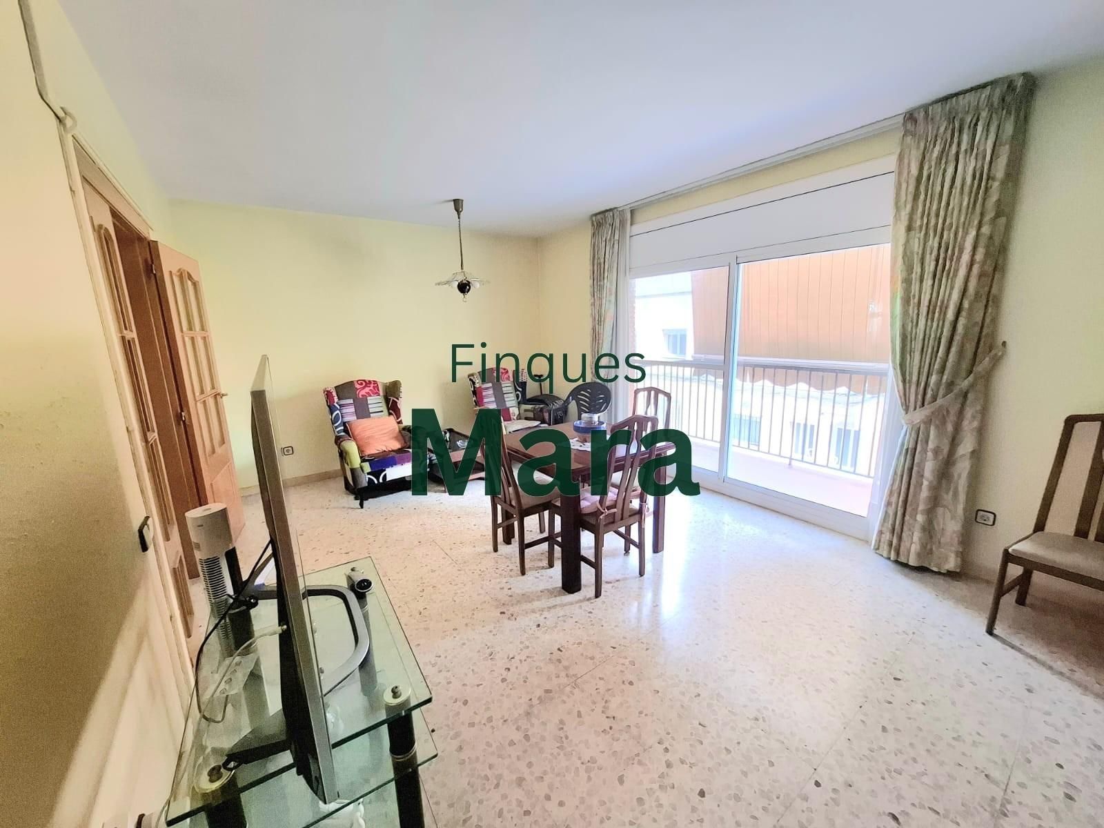 Sala d'estar de Casa o xalet en venda en Sant Boi de Llobregat amb Calefacció, Terrassa i Balcó