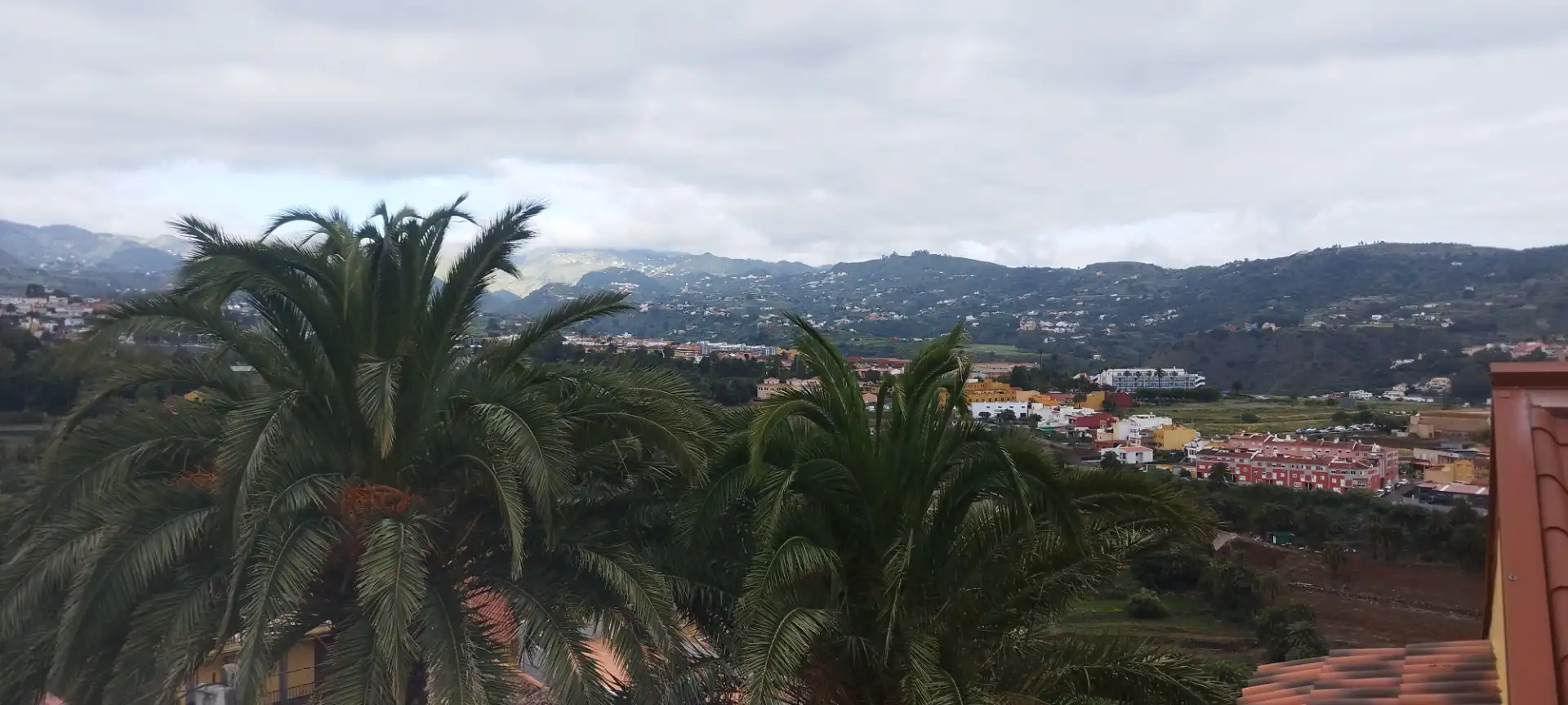 Vista exterior de Casa o xalet en venda en Santa Brígida amb Terrassa