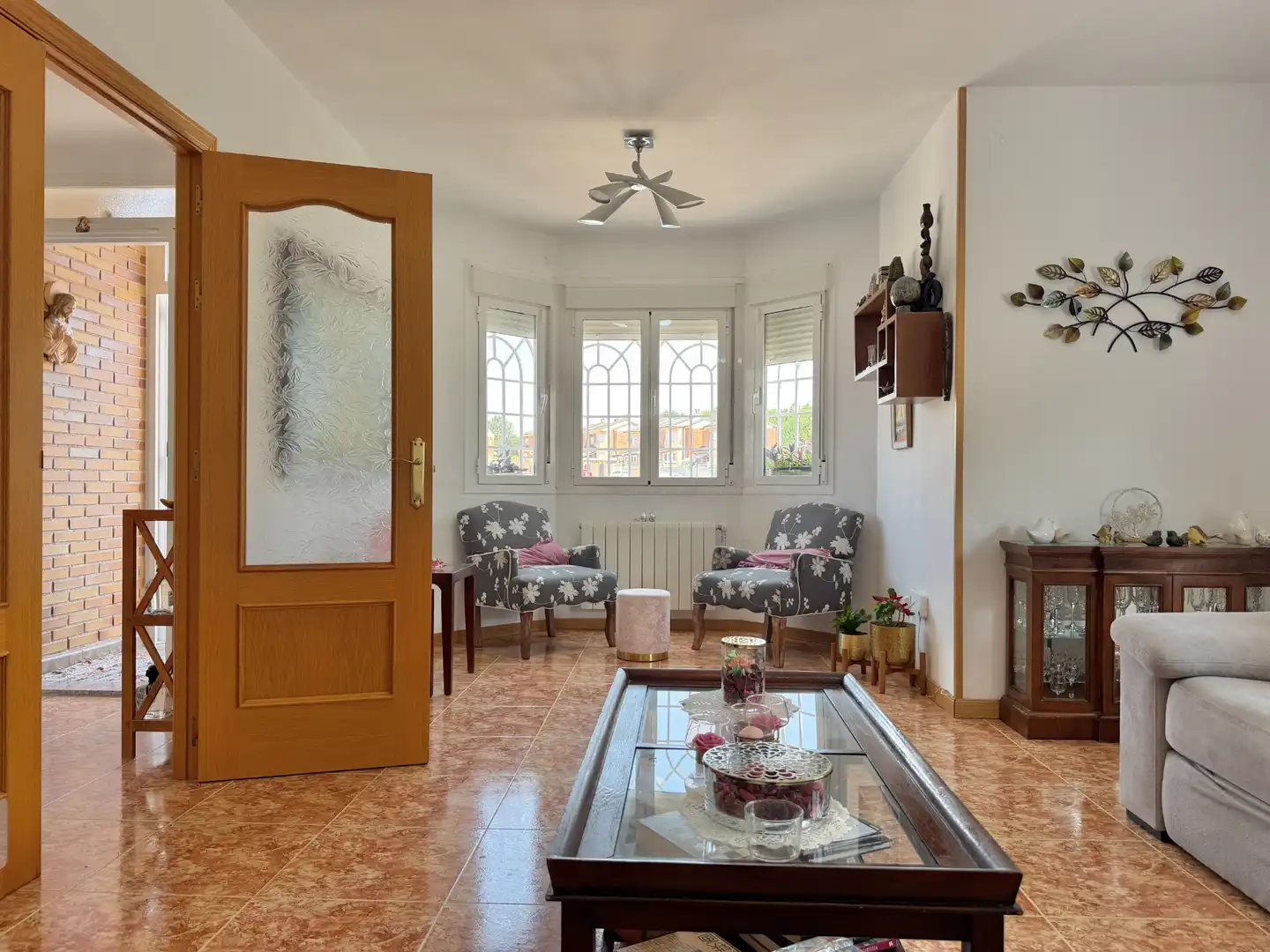 Sala d'estar de Casa adosada en venda en Ugena amb Aire condicionat, Calefacció i Jardí privat