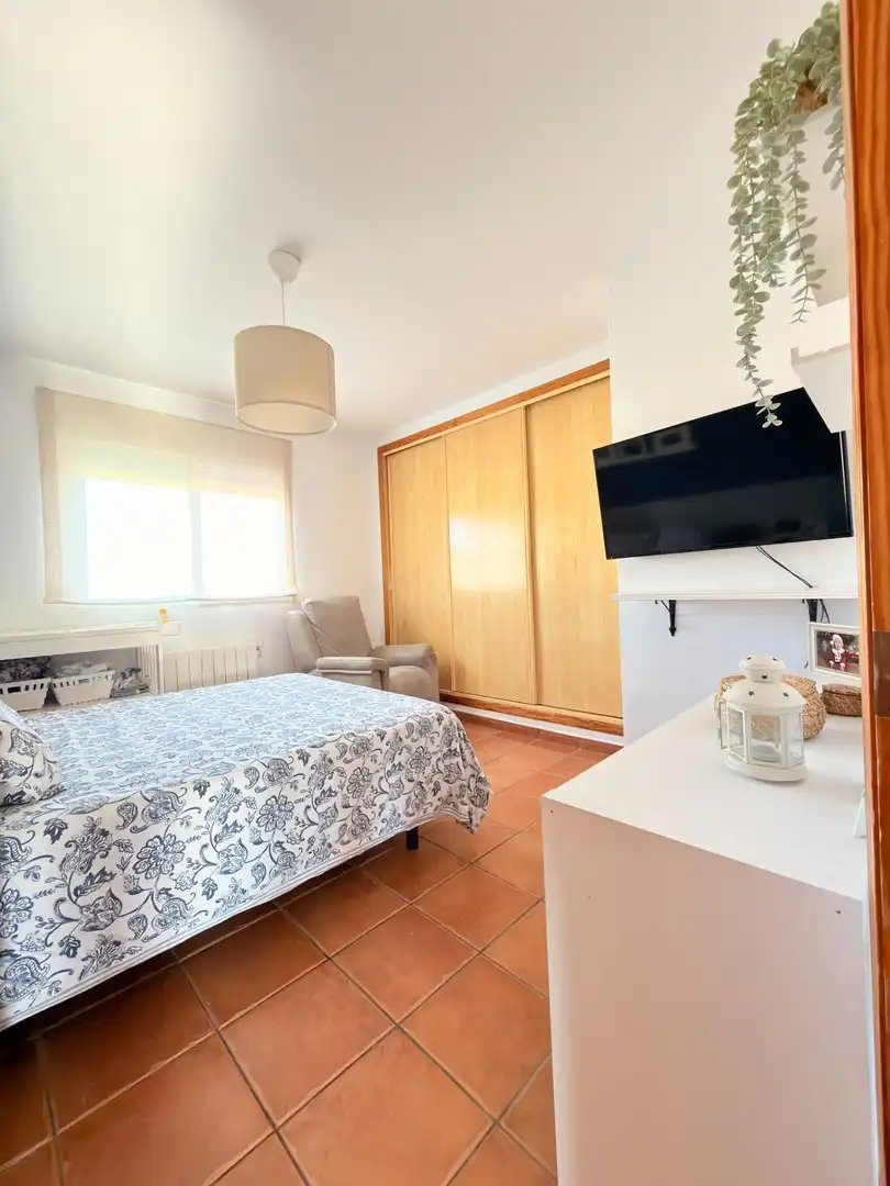 Schlafzimmer von Einfamilien-Reihenhaus zum Verkauf in Mutxamel mit Klimaanlage, Heizung und Terrasse