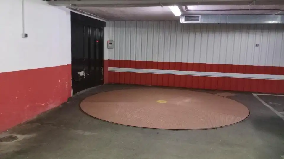 Garaje de alquiler en Calle de Galileo, 48, Arapiles