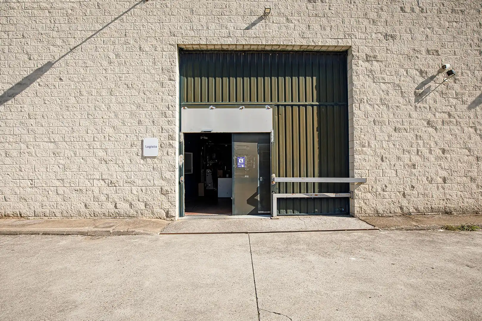 Vista exterior de Nave industrial en venta en Celrà, Girona