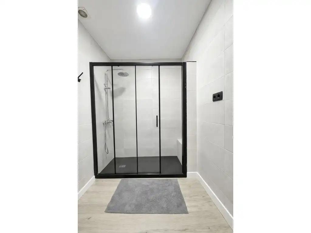 Bathroom of Commercial properties for sale in San Sebastián de los Reyes