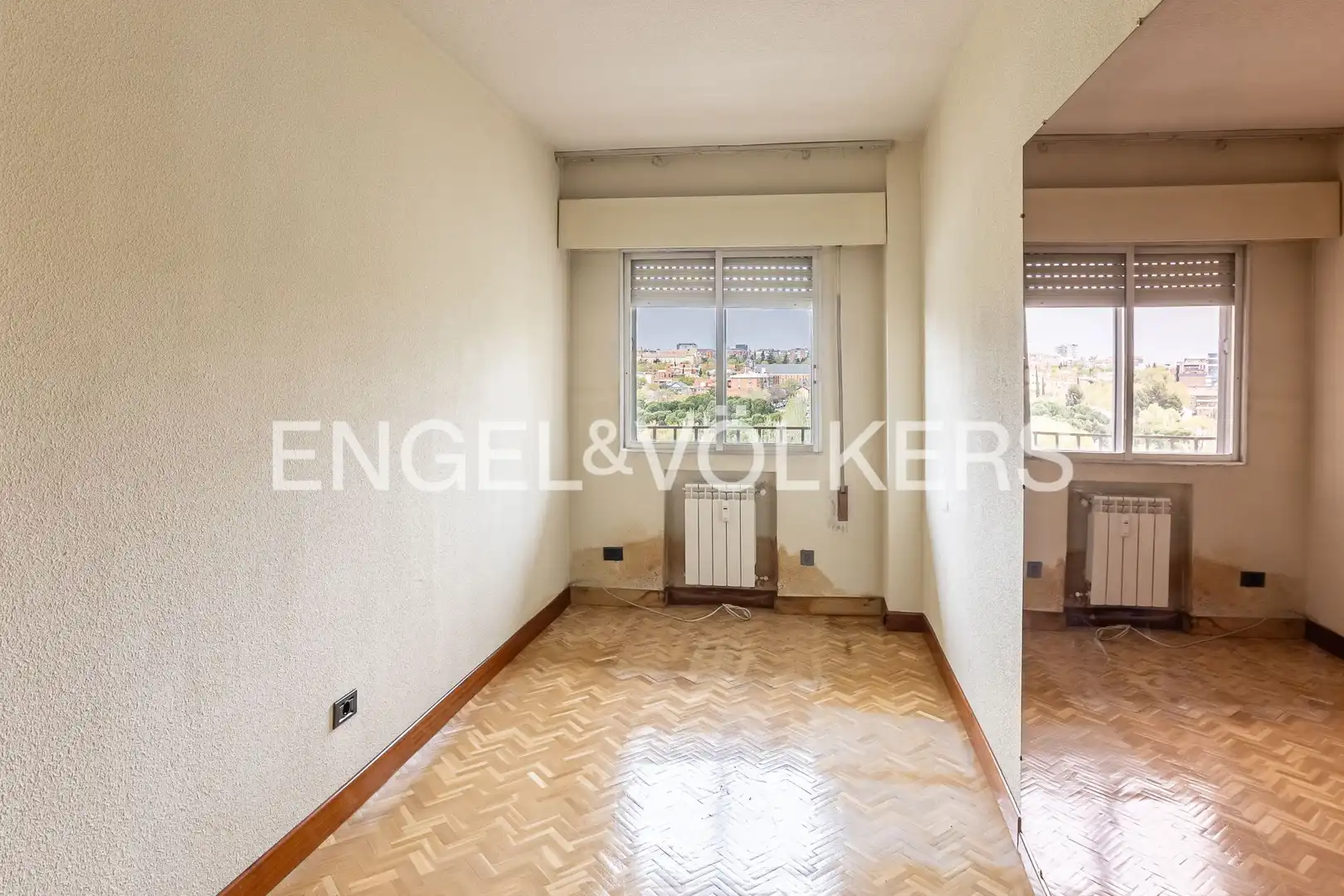 Habitación de Piso en venta en Madrid con Calefacción, Parquet y Terraza