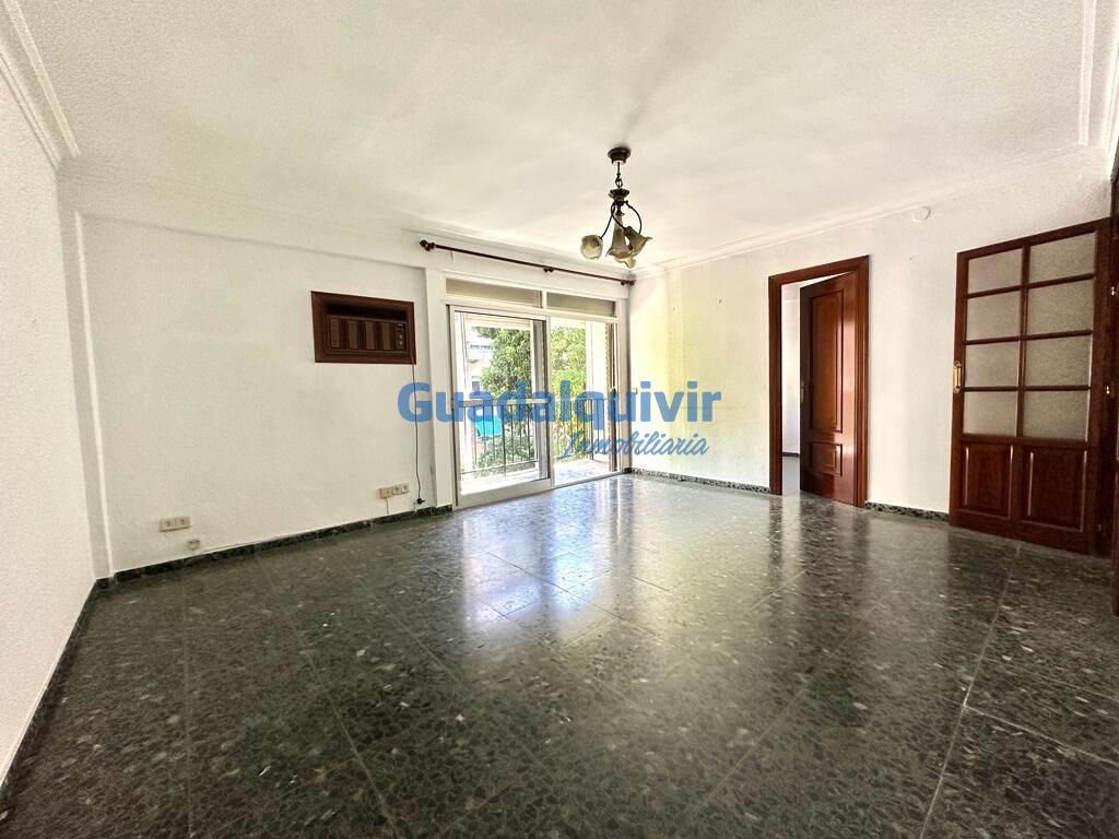 Living room of Flat for sale in  Sevilla Capital  with Air Conditioner and Terrace