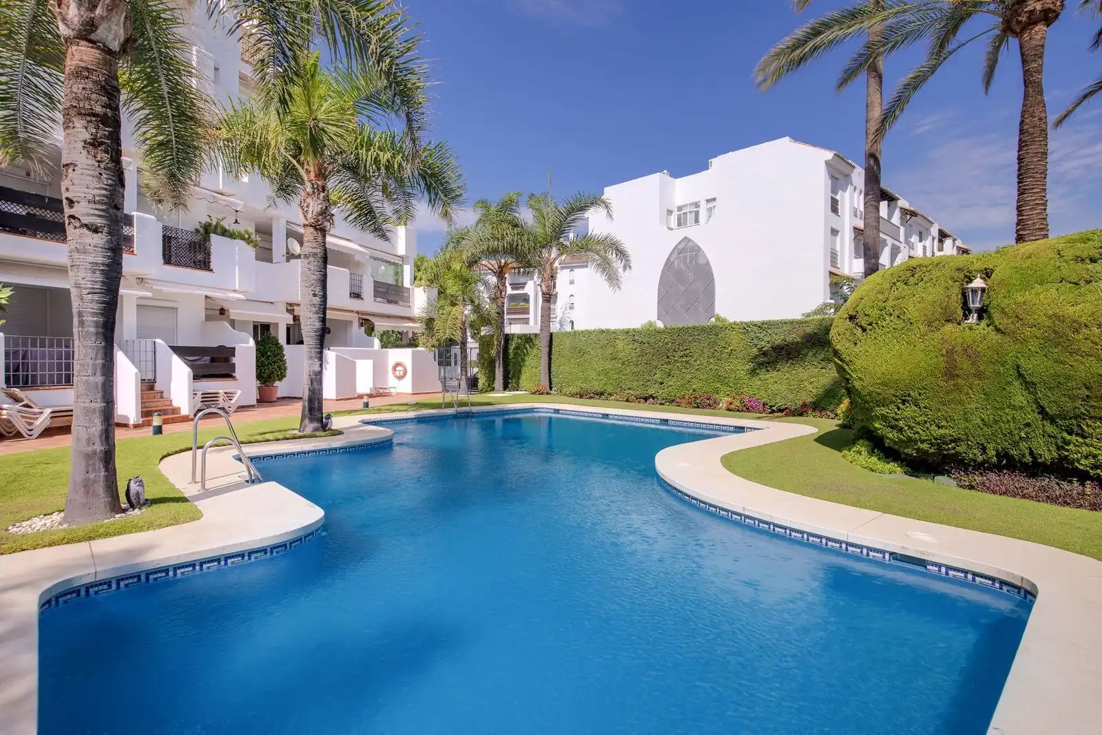 Schwimmbecken von Maisonette zum Verkauf in Marbella mit Klimaanlage, Terrasse und Abstellraum