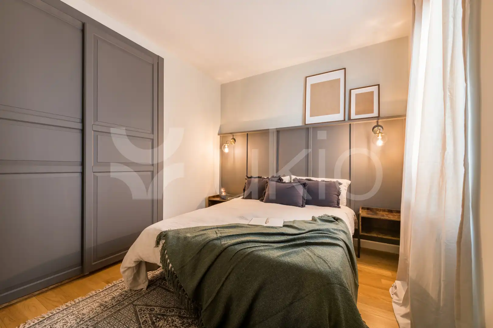 Dormitori de Apartament de lloguer en Madrid amb Aire condicionat, Calefacció i Moblat