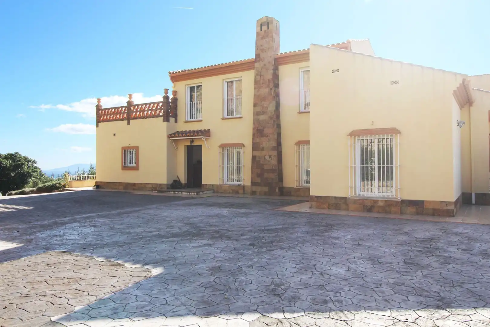 Vista exterior de Finca rústica en venda en Alozaina amb Aire condicionat, Calefacció i Jardí privat