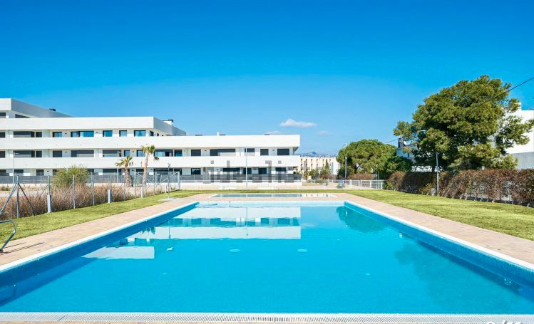 Piscina de Apartament en venda en L'Ametlla de Mar  amb Aire condicionat, Traster i Moblat