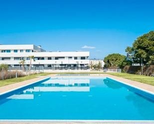 Piscina de Apartament en venda en L'Ametlla de Mar  amb Aire condicionat, Traster i Moblat