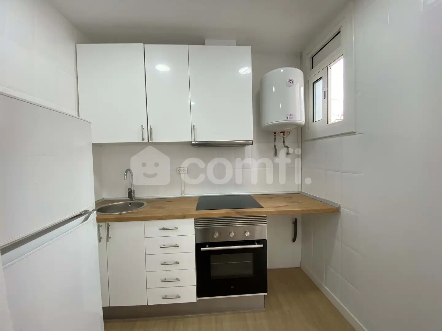 Küche von Dachboden zum Verkauf in Barcelona mit Balkon