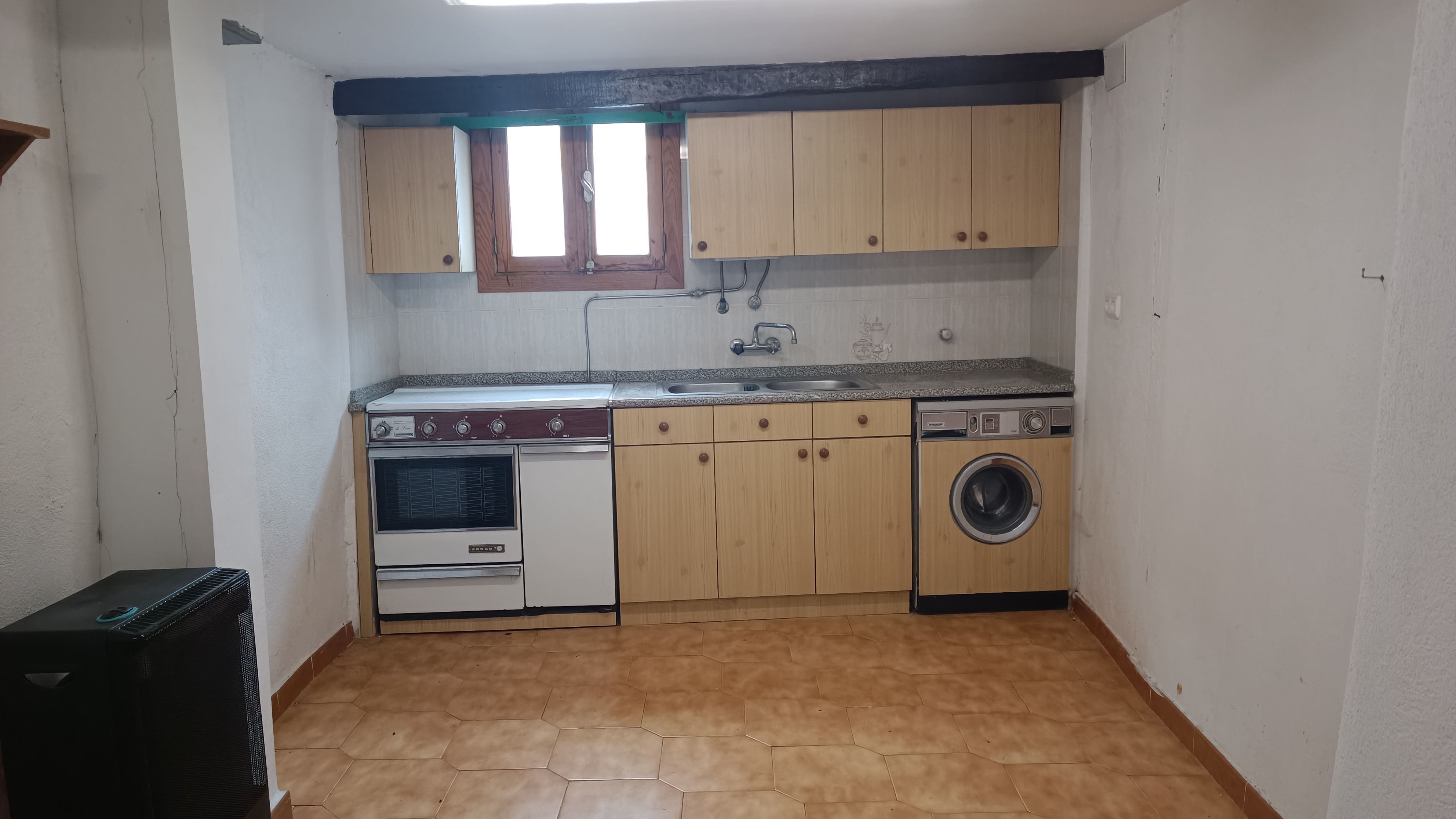 Kitchen of Flat for sale in Leintz-Gatzaga  with Storage room, Furnished and Oven