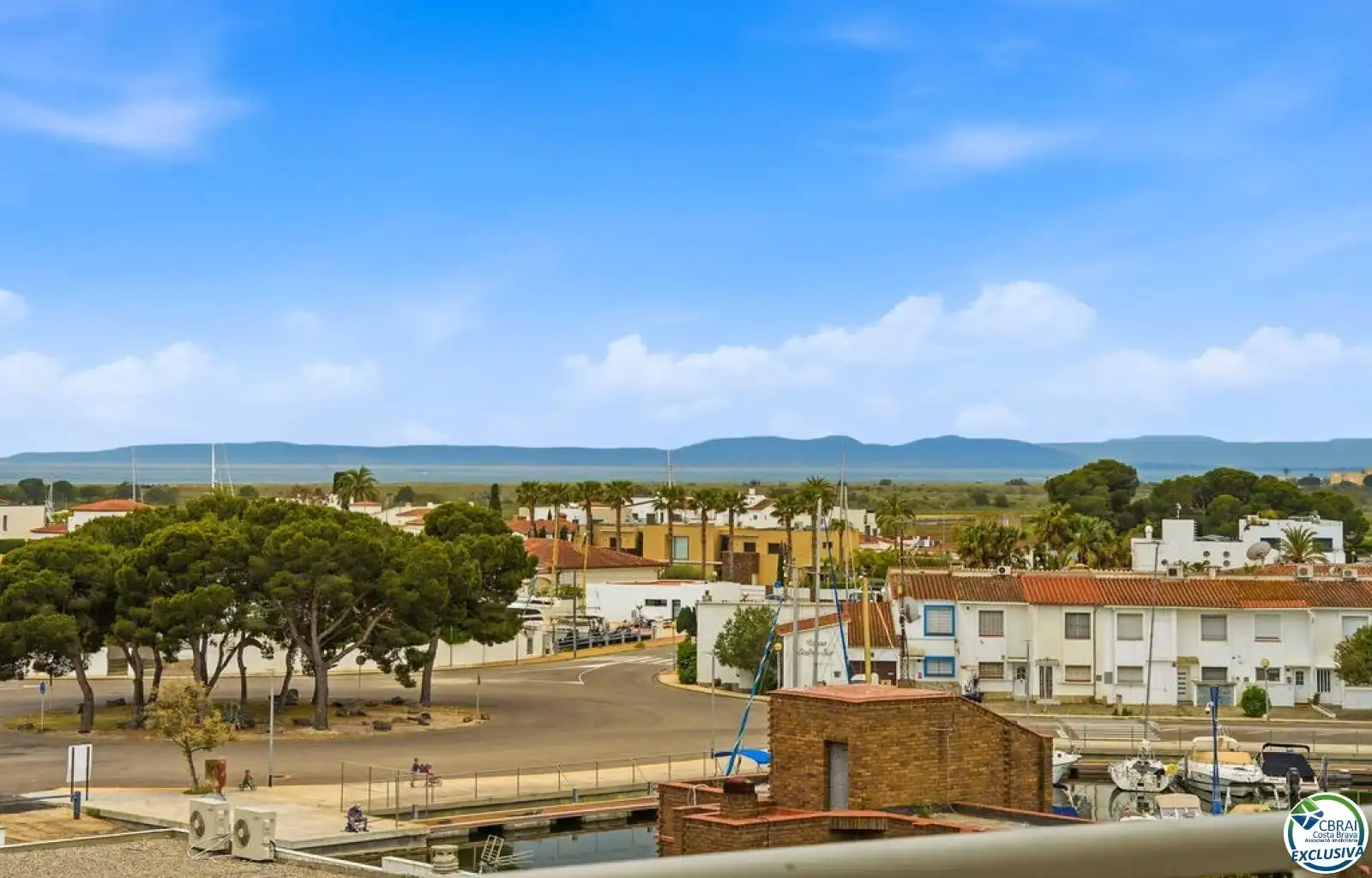 Vista exterior de Pis en venda en Roses amb Aire condicionat, Calefacció i Terrassa