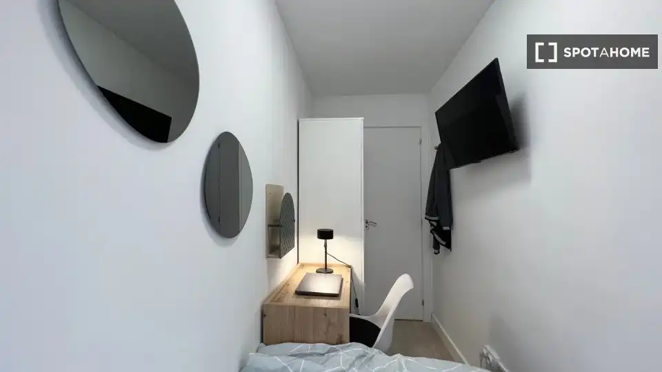 Bedroom of Flat for rent in Madrid  with Air Conditioner, Heating and Furnished