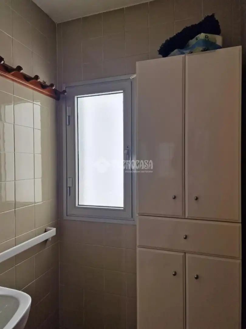 Badezimmer von Wohnung zum Verkauf in Huesca mit Heizung und Balkon