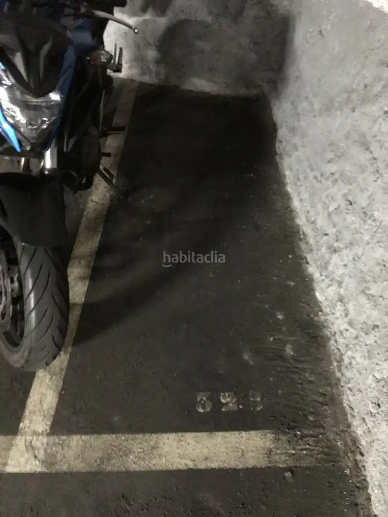 Motorbike for sale in Carrer de Llobet i Vall-llosera 10