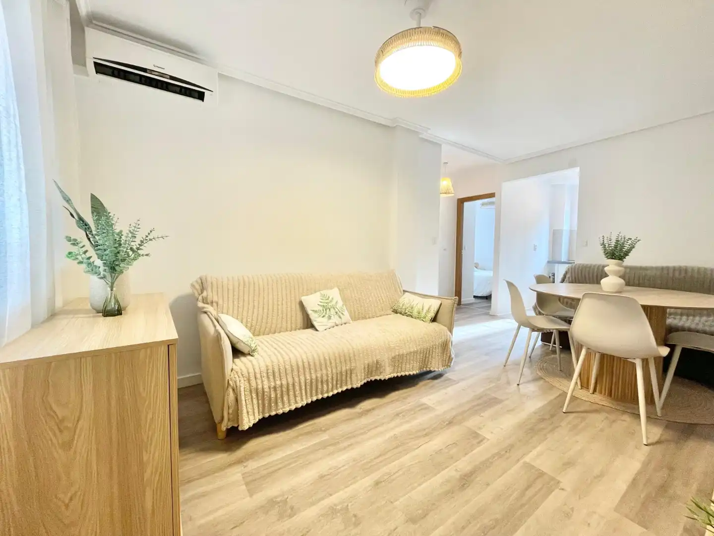 Living room of Ground floor for rent in Torrevieja  with Air Conditioner, Heating and Private garden