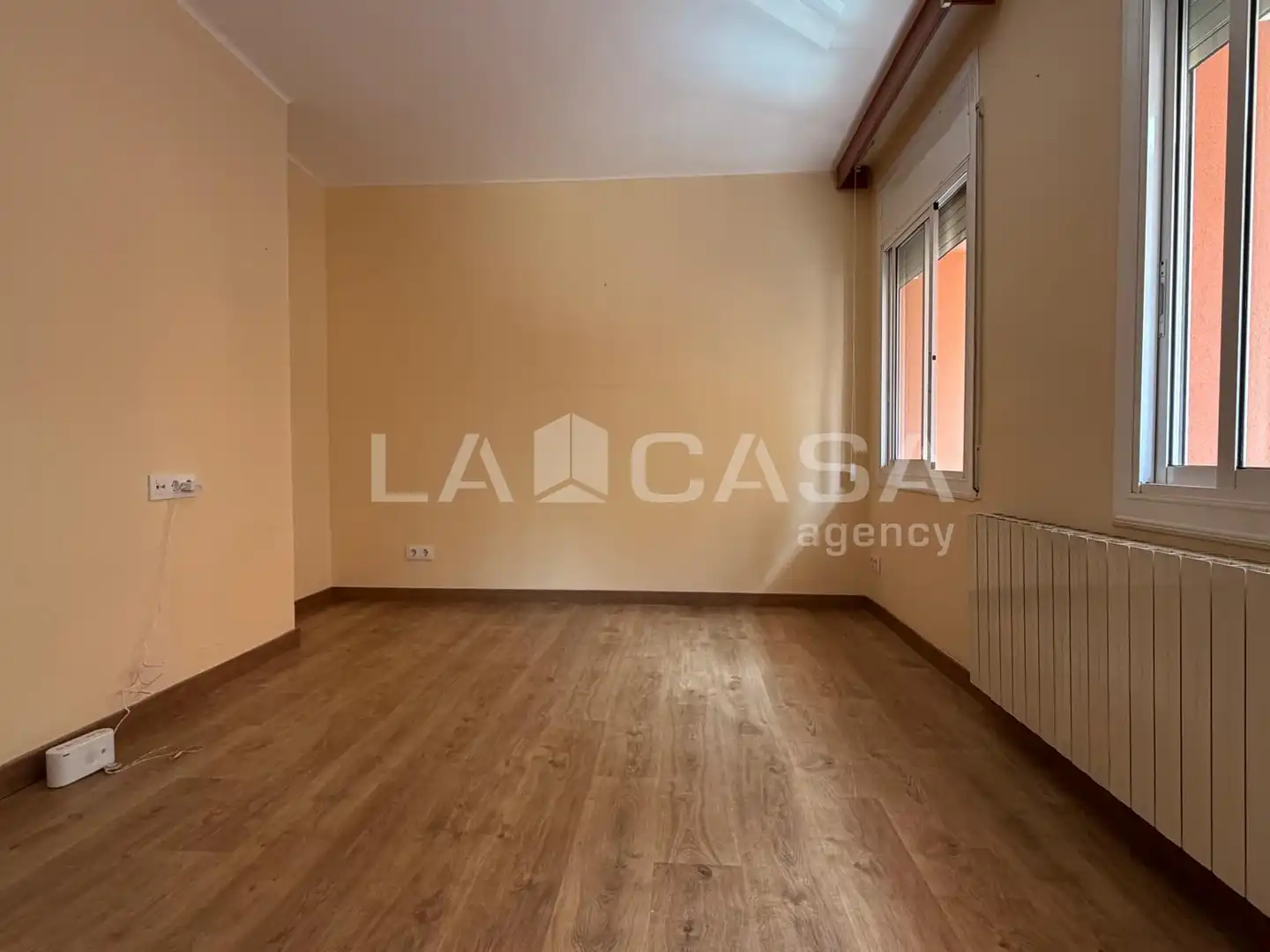 Piso en venta en Santa Coloma de Gramenet con Calefacción