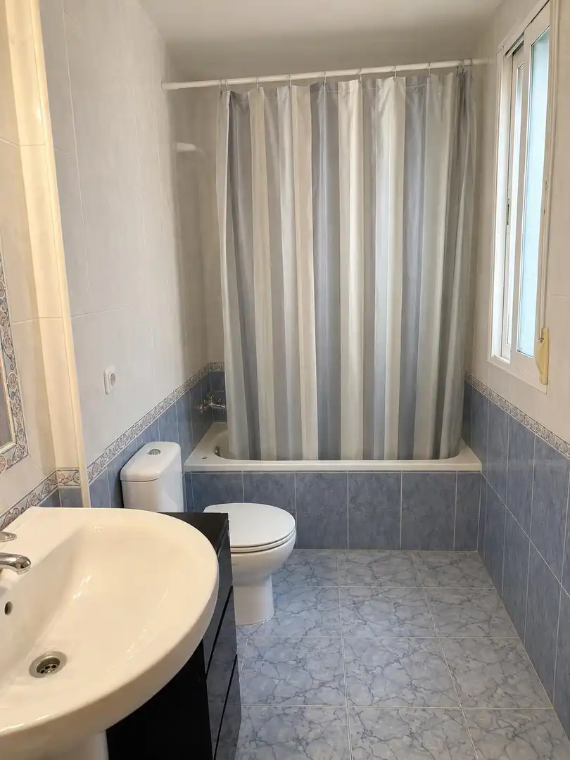 Badezimmer von Wohnung zum Verkauf in Candeleda mit Klimaanlage