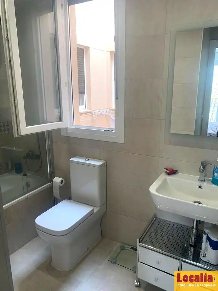 Badezimmer von Wohnung zum Verkauf in Palencia mit Möbliert
