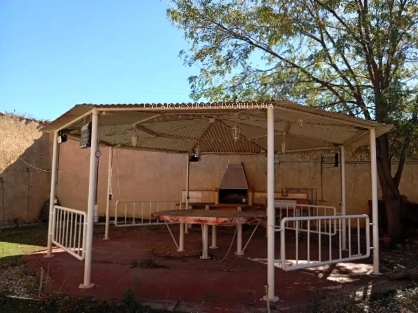 Casa adosada en venda en Salmoral amb Calefacció i Piscina