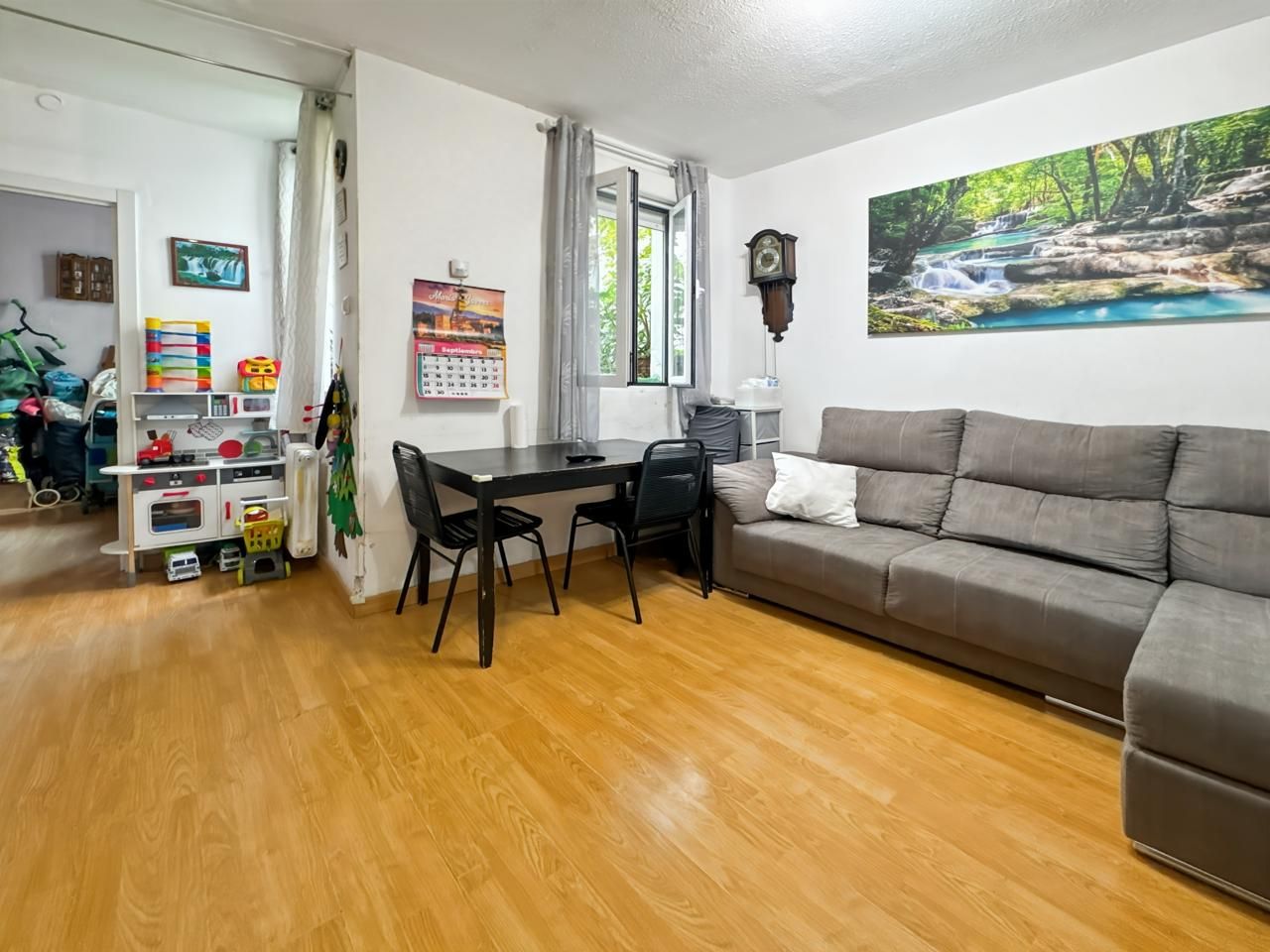 Living room of Planta baja for sale in  Madrid Capital  with Heating and Furnished