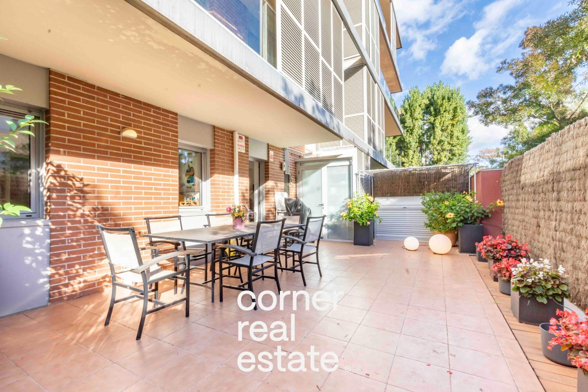 Exterior view of Planta baja for sale in Sant Cugat del Vallès  with Air Conditioner, Heating and Parquet flooring