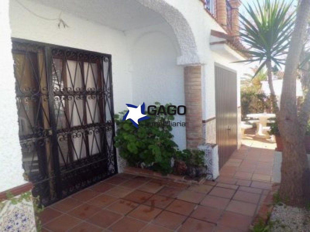 Exterior view of House or chalet for sale in Vélez-Málaga  with Terrace, Swimming Pool and Furnished