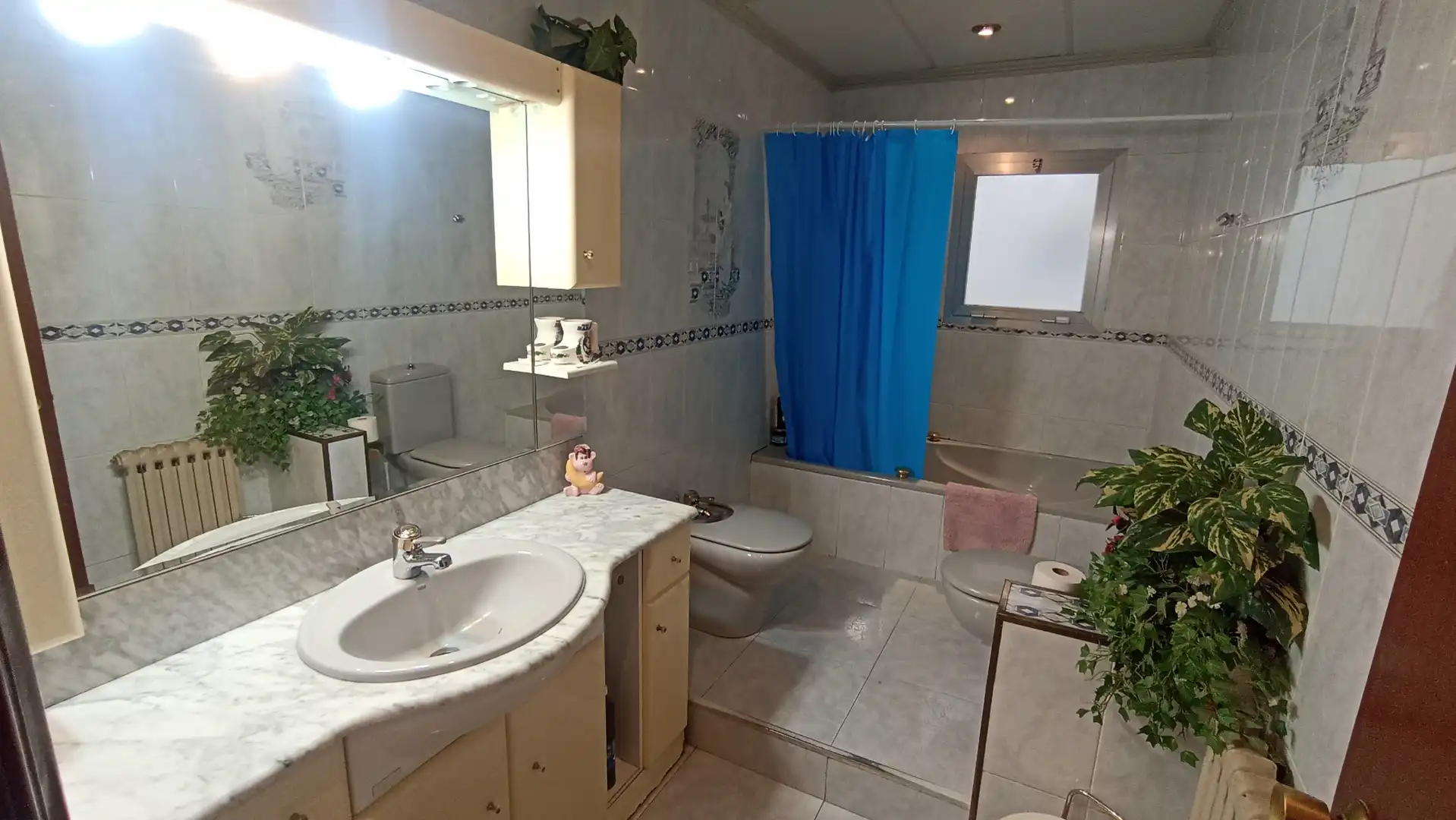 Bathroom of Flat for sale in Lleida  with Air Conditioner, Heating and Furnished