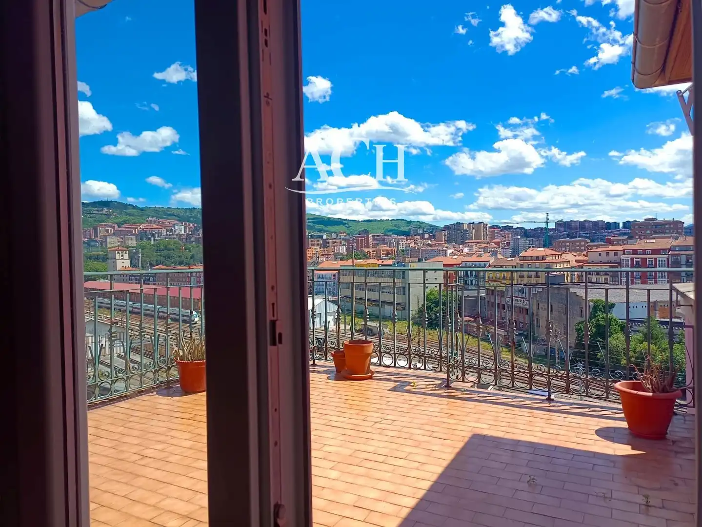 Terrasse von Dachboden zur Miete in Bilbao  mit Heizung, Parkett und Terrasse