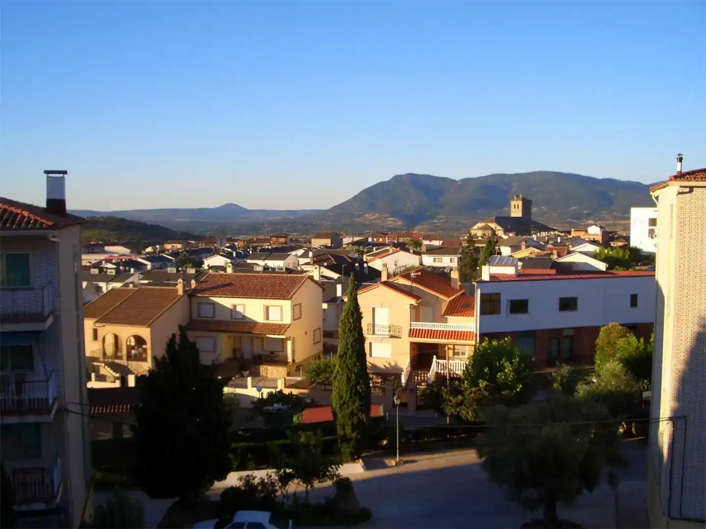 Vista exterior de Pis en venda en Cebreros amb Jardí privat, Piscina i Moblat