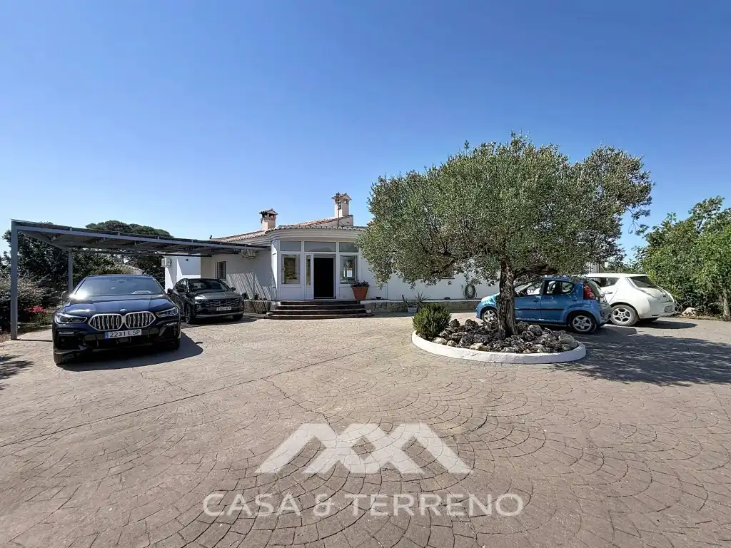 Vista exterior de Casa o xalet en venda en Vélez-Málaga amb Aire condicionat, Jardí privat i Terrassa