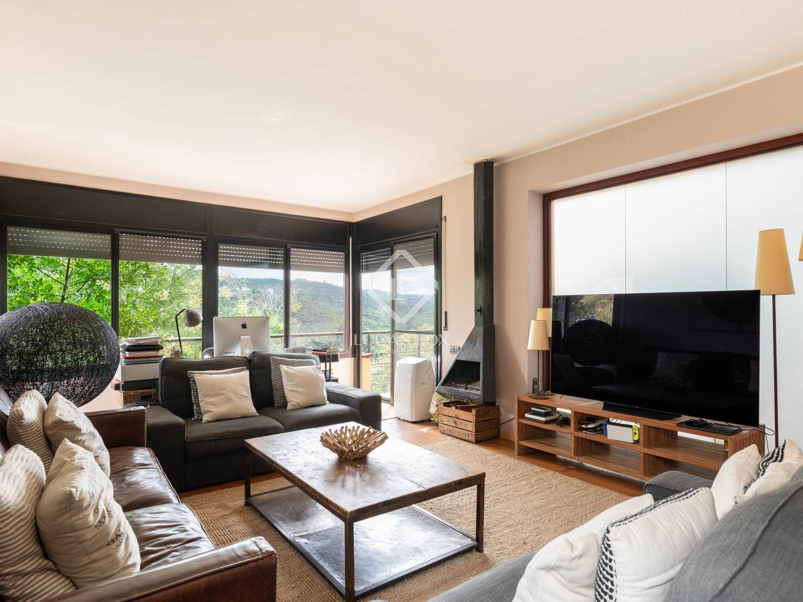 Sala d'estar de Casa o xalet en venda en Sant Cugat del Vallès amb Calefacció, Jardí privat i Terrassa