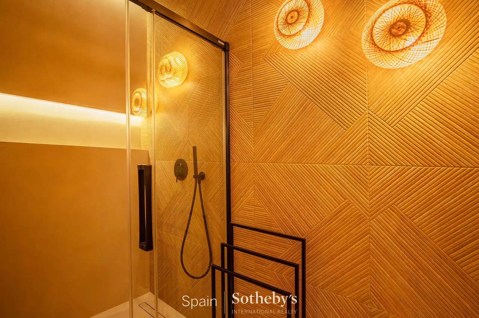 Bathroom of Attic for sale in Madrid  with Air Conditioner, Terrace and Storage room
