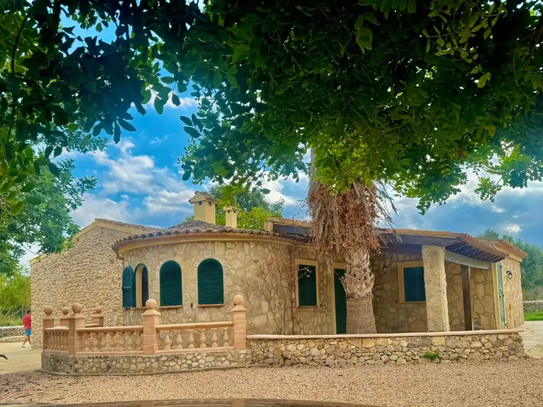 Landhaus mit Garten zum Verkauf in Diseminado Poligon 1 8