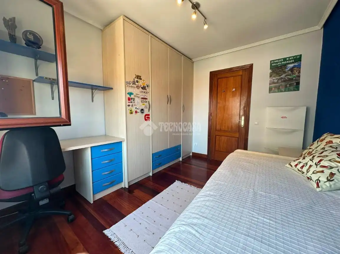 Bedroom of Flat for rent in Santander  with Heating