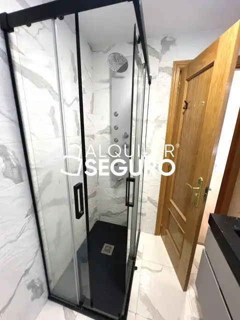 Baño de Piso de alquiler en Valdemoro con Aire acondicionado, Calefacción y Terraza