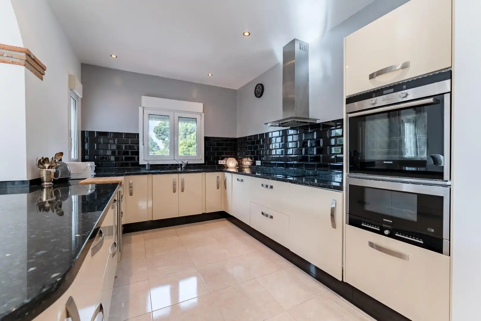 Cocina de Casa o chalet en venta en Vélez-Málaga con Piscina comunitaria