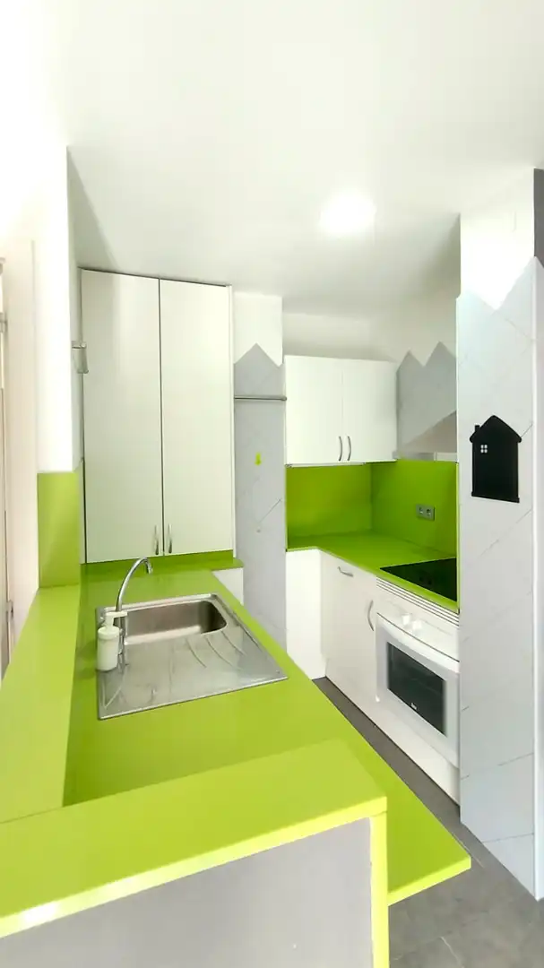 Cocina de Piso en venta en Barcelona con Calefacción y Horno