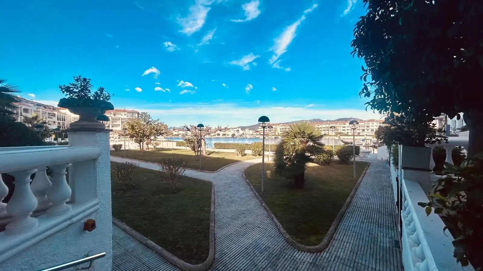 Vista exterior de Apartamento en venta en Empuriabrava con Aire acondicionado, Terraza y Piscina comunitaria