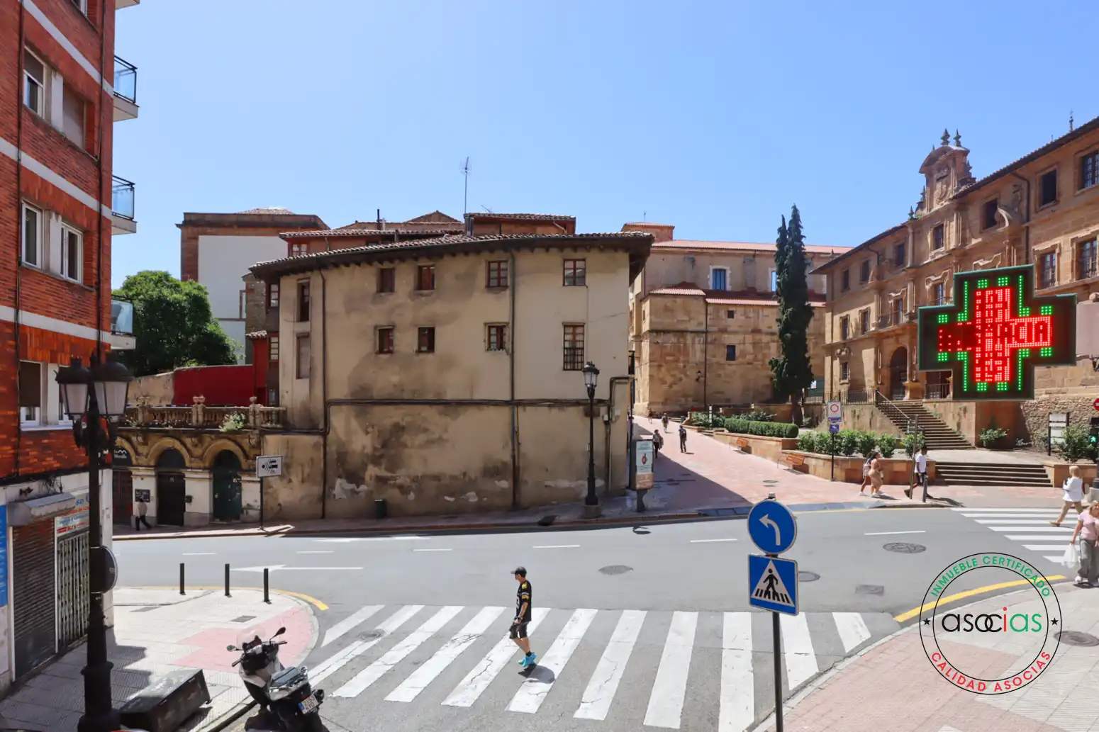 Vista exterior de Piso en venta en Oviedo  con Calefacción, Parquet y Terraza