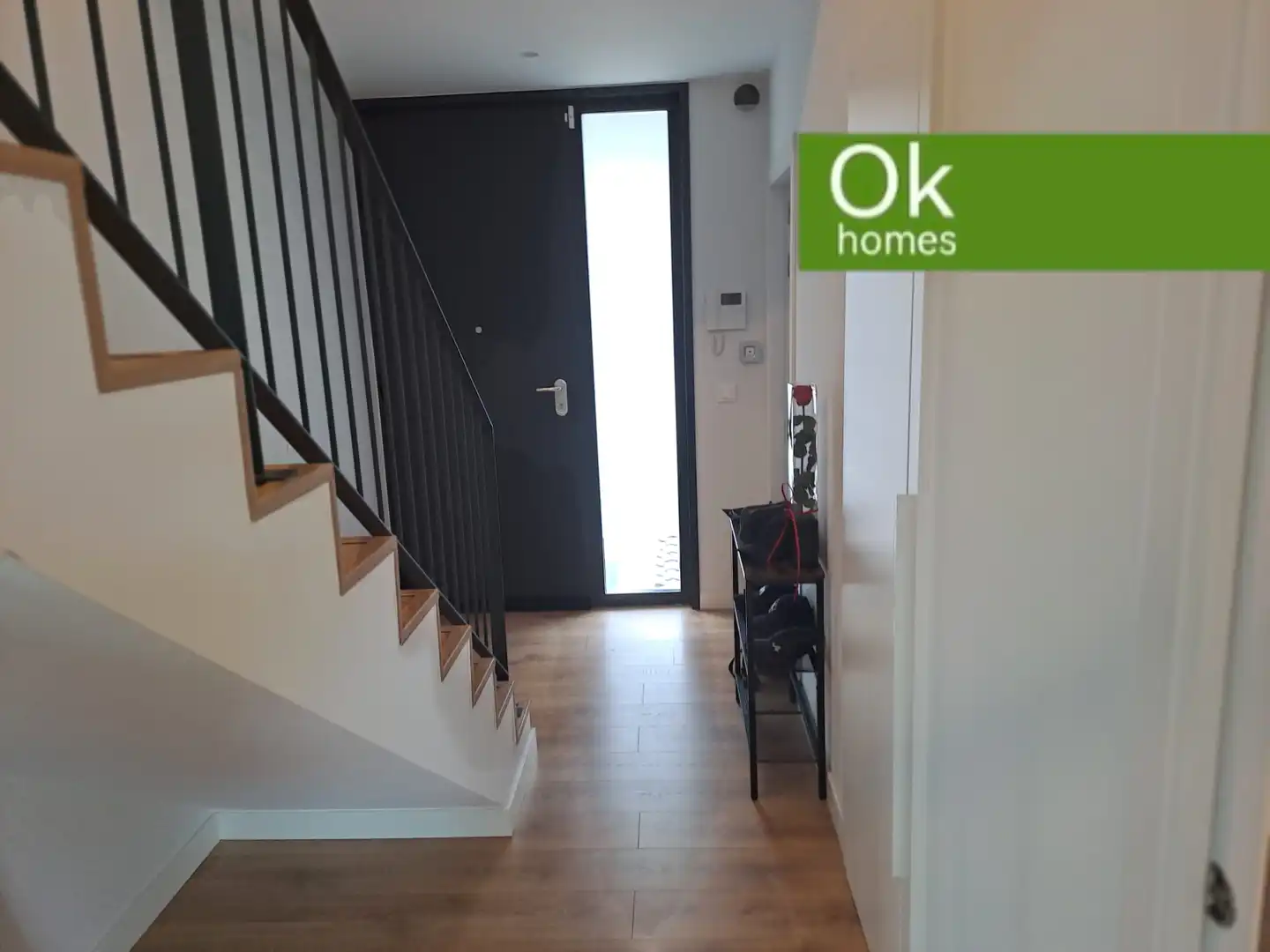 Casa adosada en venta en Oleiros con Calefacción, Parquet y Terraza