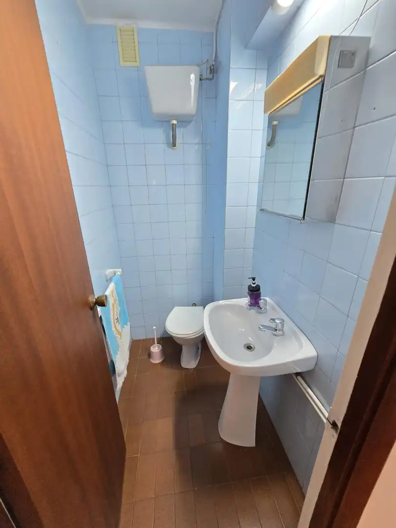 Bathroom of Flat for rent in Vigo   with Parquet flooring, Furnished and Balcony