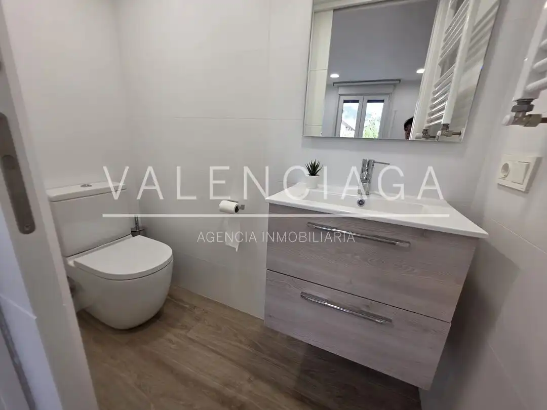 Baño de Piso en venta en Lazkao con Calefacción y Amueblado