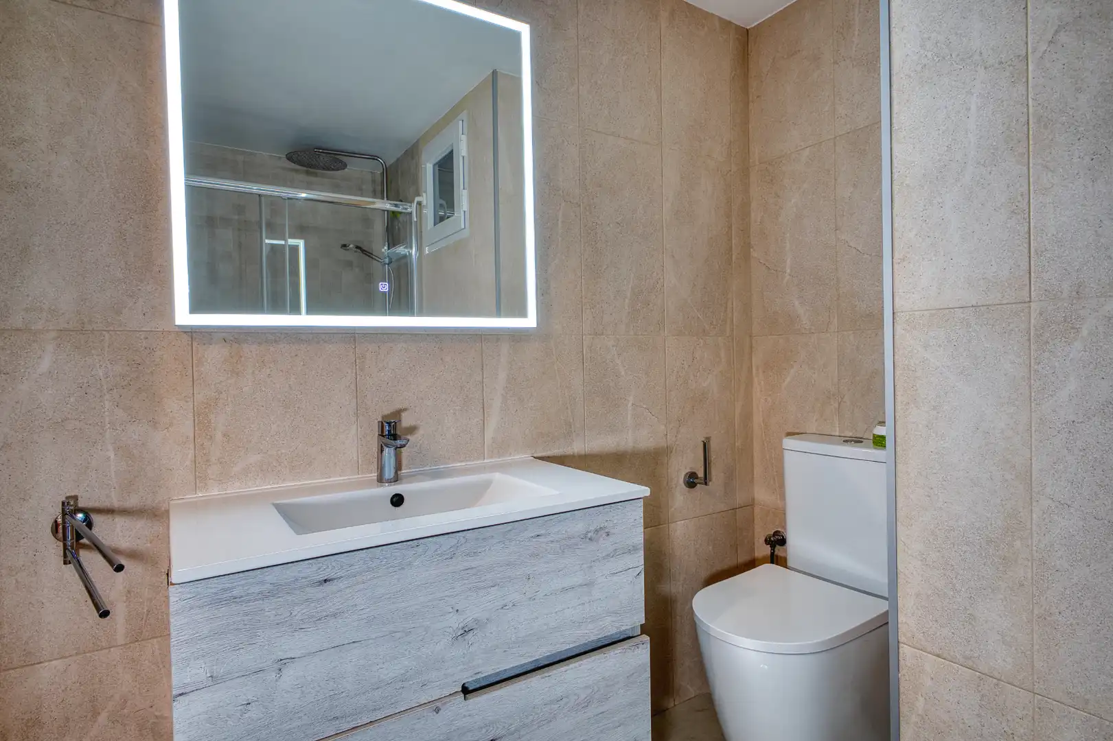Bathroom of Flat for rent in El Campello  with Air Conditioner, Heating and Private garden